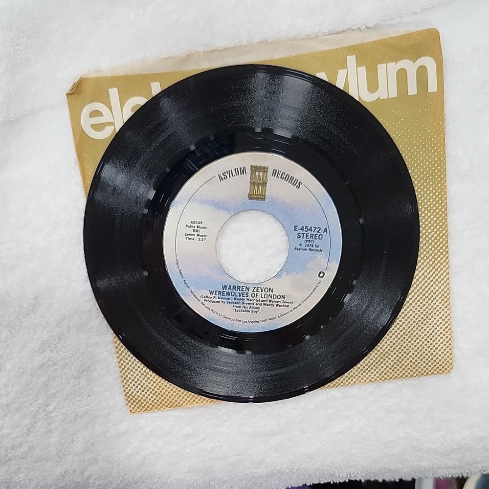 VINTAGE 45RPM VINYL RECORD - WEREWOLVES of LONDON